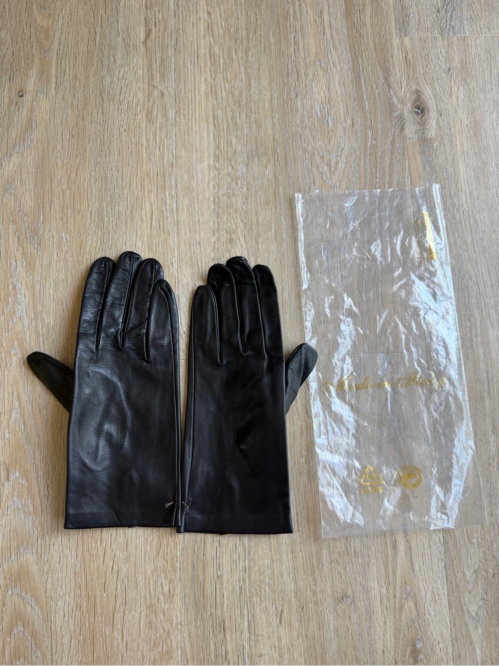 New Gorgeous Leather Black Gloves - Made In Italy